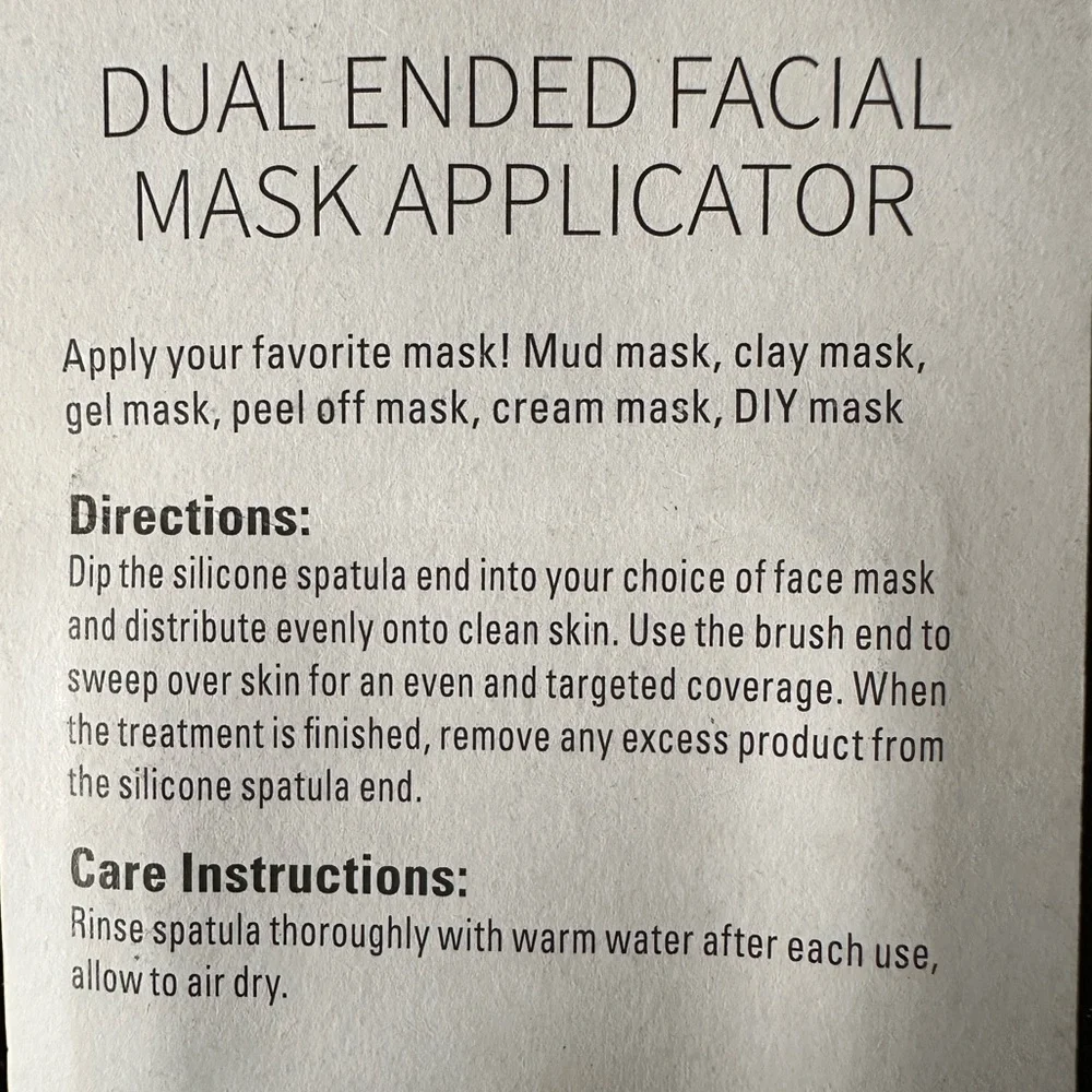 SASSY + CHIC MASK APPLICATOR